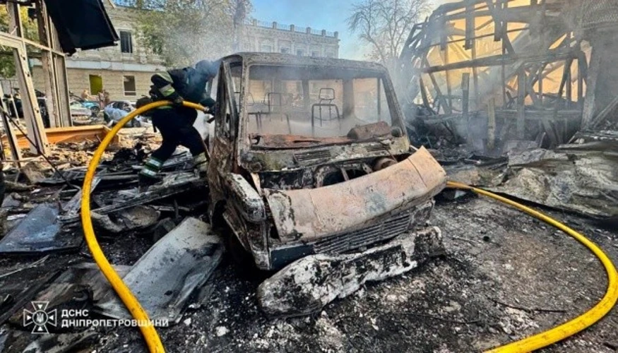Атака БПЛА на Павлоград: ТРЦ у середмісті зруйновано, є загиблі та поранені